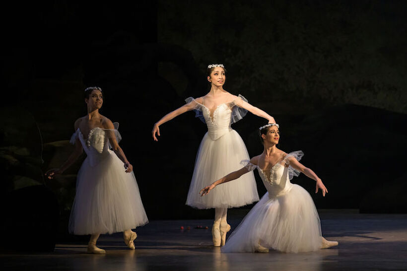 La Sylphide (Alexandra Pera, Romina Contreras, Diana Alonso). Photo: Sergei Gherciu.